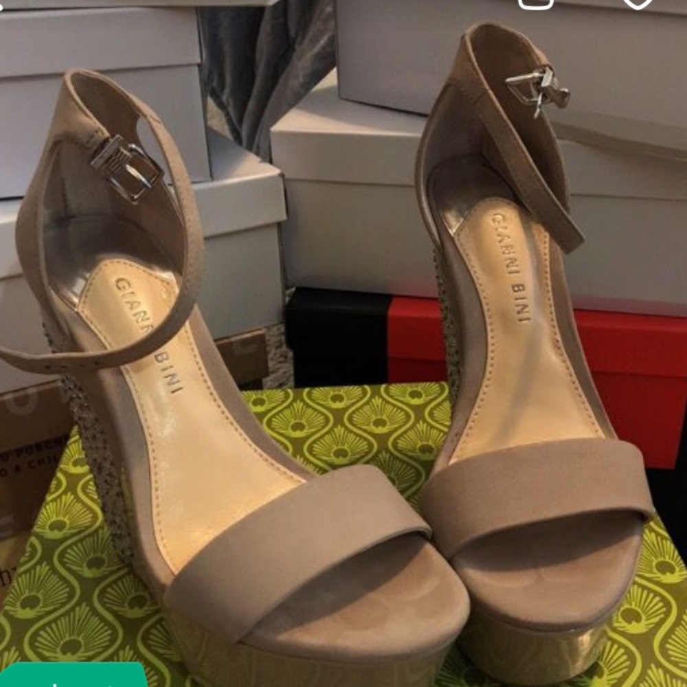 Gianni bini beige heels